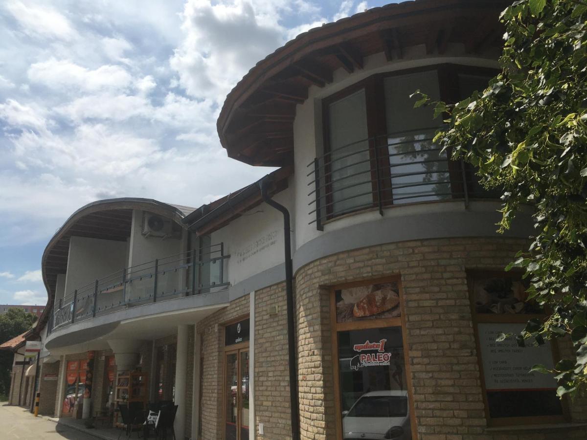 Konde Apartments A Dunajská Streda Exteriér fotografie