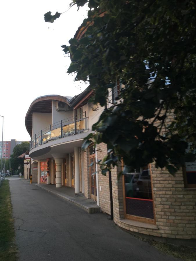 Konde Apartments A Dunajská Streda Exteriér fotografie