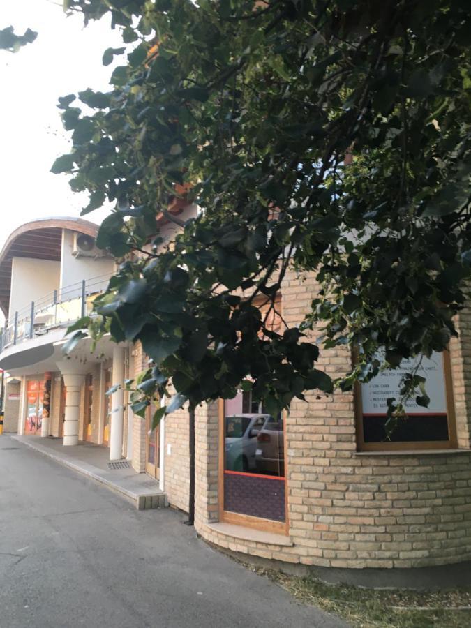 Konde Apartments A Dunajská Streda Exteriér fotografie